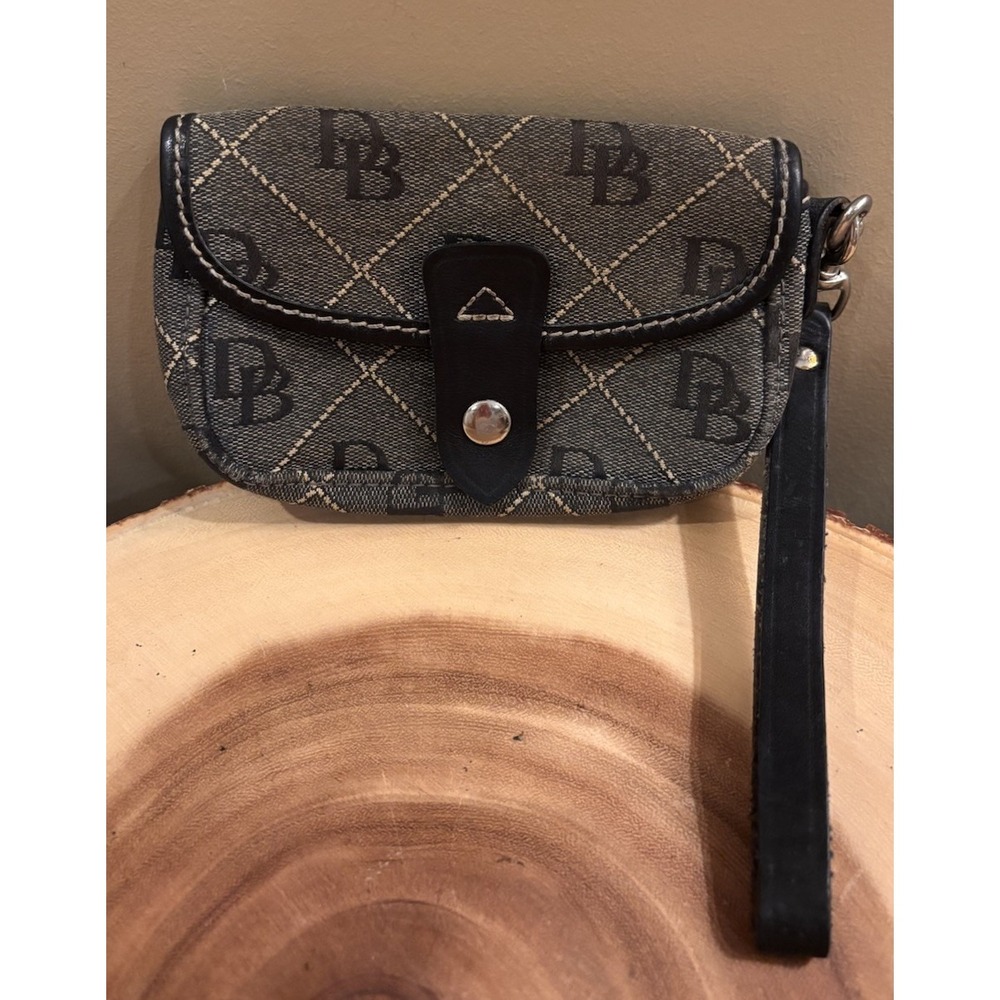 Dooney & Bourke Gray Jacquard Signature Canvas Leather Wristlet
